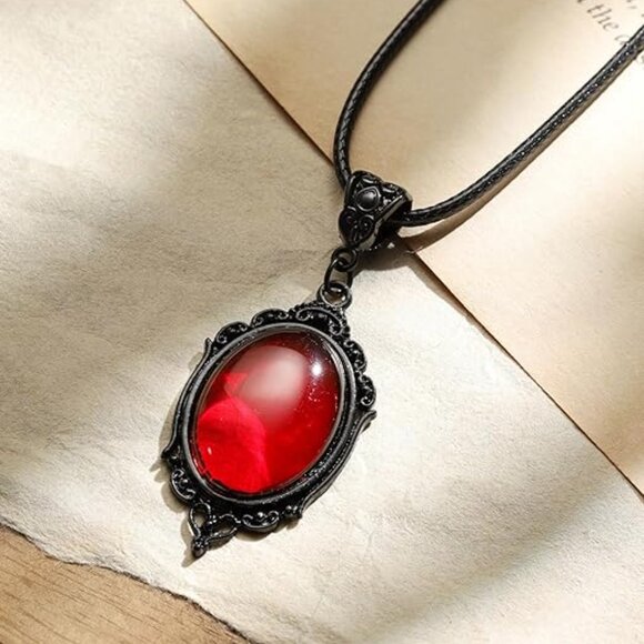 Black teardrop necklace - Picture 3 of 6